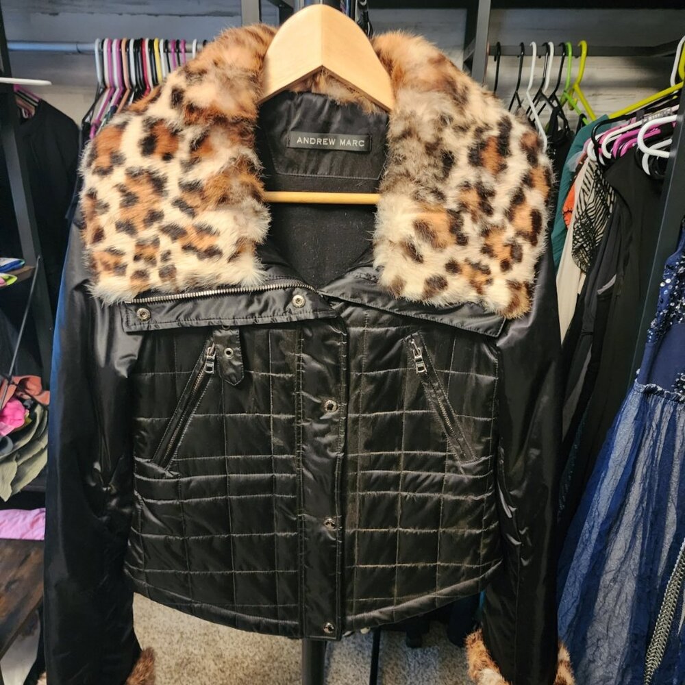 Andrew Marc Real Fur Trim Quilted Puffer Coat – Black w/ Leopard Fur – XS – Nord